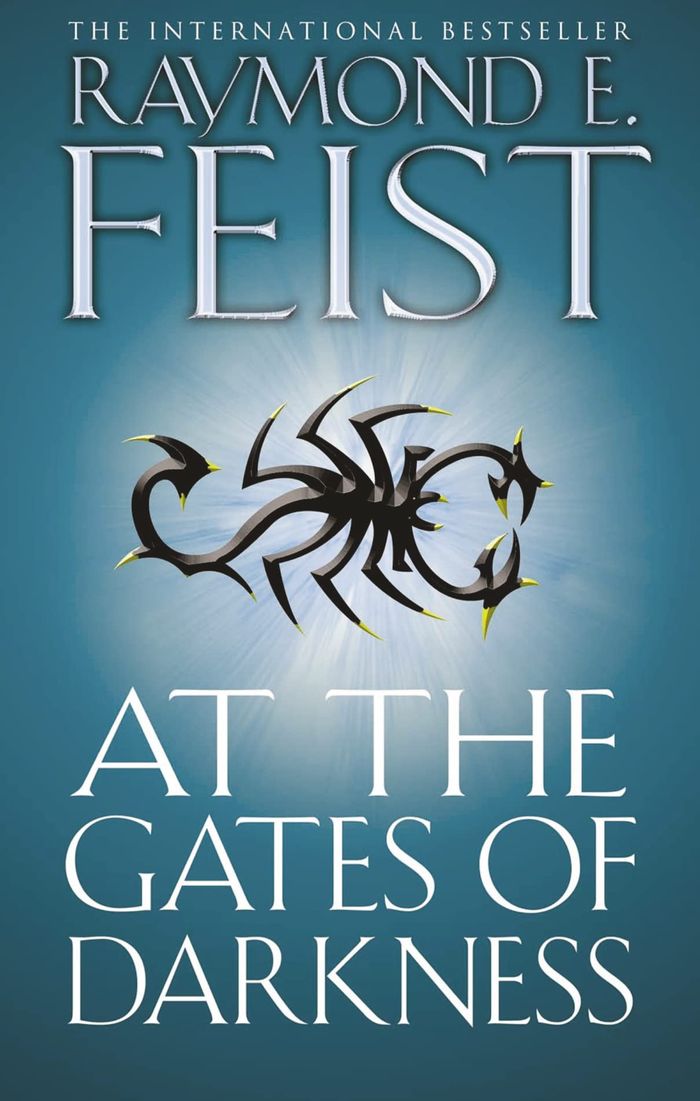 Couverture du livre « AT THE GATES OF DARKNESS » de Feist, E. Raymond, librairie Les Contes Infusés à Corte