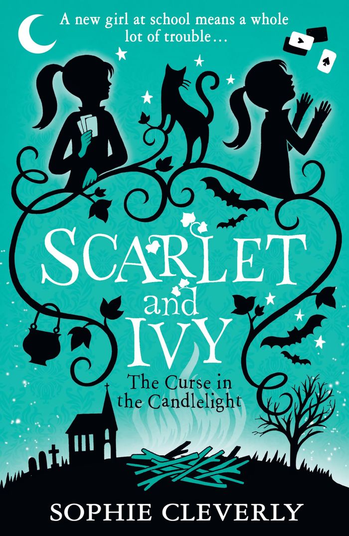 Couverture du livre « THE CURSE IN THE CANDLELIGHT: A SCARLET AND IVY MYSTERY » de Sophie Cleverly, librairie Les Contes Infusés à Corte