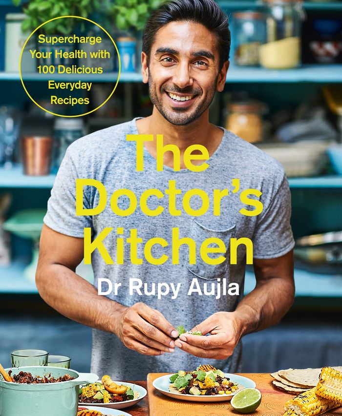 Couverture du livre « THE DOCTOR'S KITCHEN: SUPERCHARGE YOUR HEALTH WITH 100 DELICIOUS EVERYDAY RECIPES » de Aujla Dr Rupy, librairie Les Contes Infusés à Corte