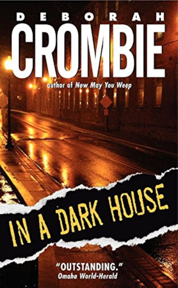 Couverture du livre « IN A DARK HOUSE », librairie Les Contes Infusés à Corte