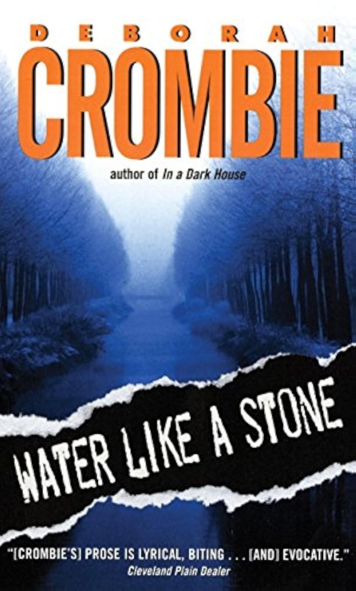 Couverture du livre « WATER LIKE A STONE », librairie Les Contes Infusés à Corte