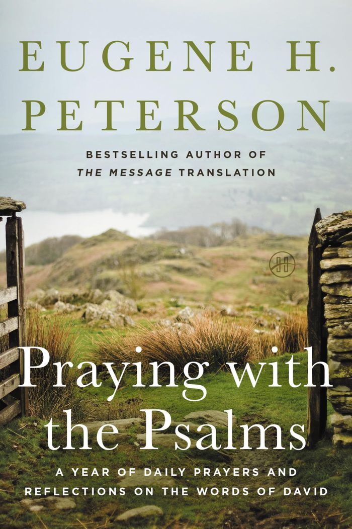 Couverture du livre « PRAYING WITH THE PSALMS - A YEAR OF DAILY PRAYERS AND REFLECTIONS ON THE WORDS OF DAVID » de Peterson, librairie Les Contes Infusés à Corte