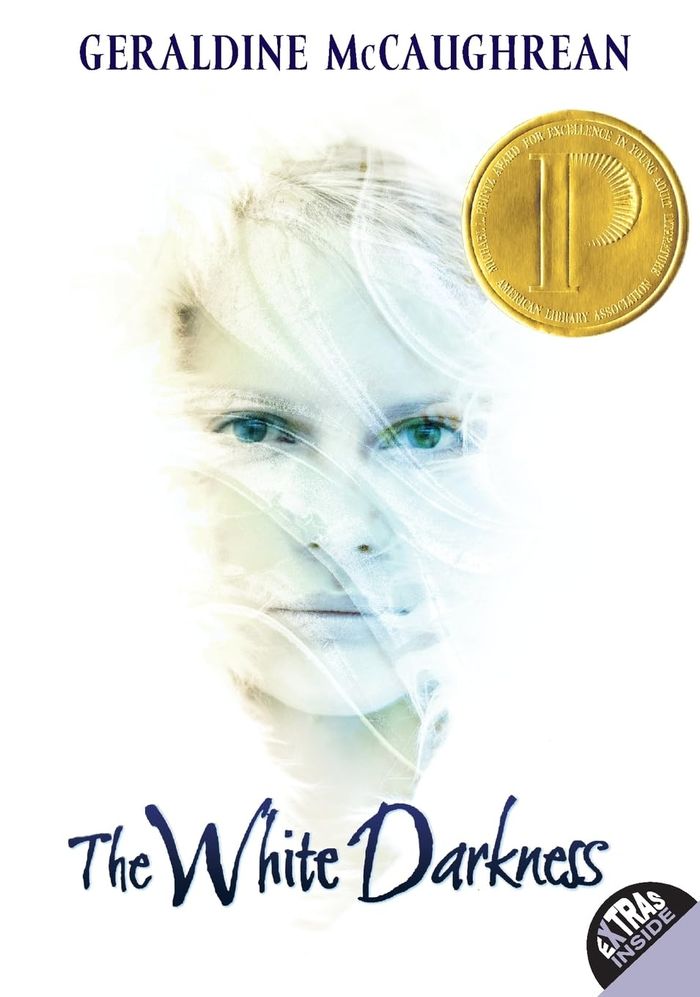 Couverture du livre « THE WHITE DARKNESS » de G. Mccaughrean, librairie Les Contes Infusés à Corte
