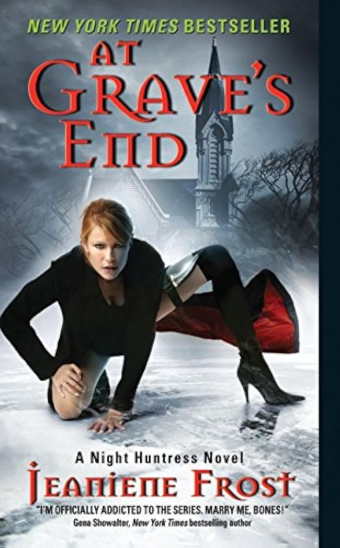 Couverture du livre « AT GRAVE'S END - A NIGHT HUNTRESS NOVEL » de Jeaniene Frost, librairie Les Contes Infusés à Corte