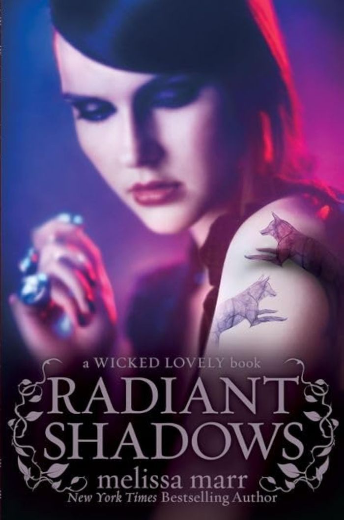 Couverture du livre « RADIANT SHADOWS », librairie Les Contes Infusés à Corte