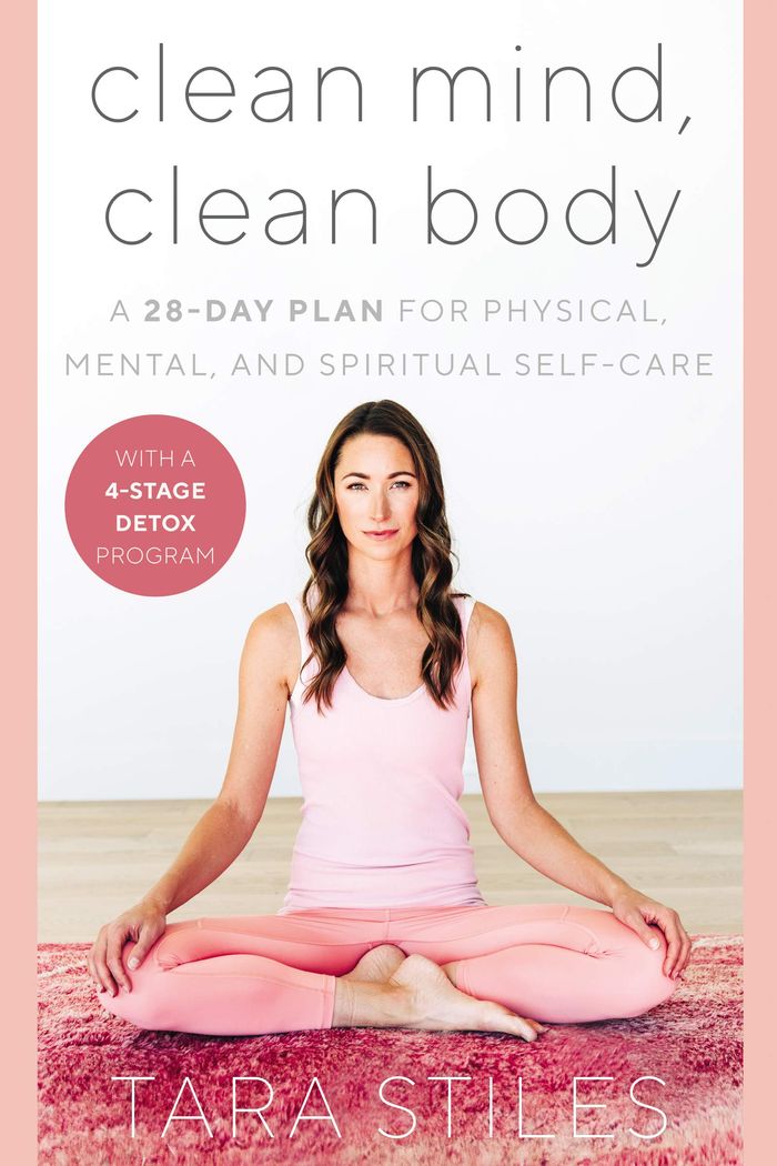 Couverture du livre « CLEAN MIND, CLEAN BODY - A 28-DAY PLAN FOR PHYSICAL, MENTAL, AND SPIRITUAL SELF-CARE » de Tara Stiles, librairie Les Contes Infusés à Corte