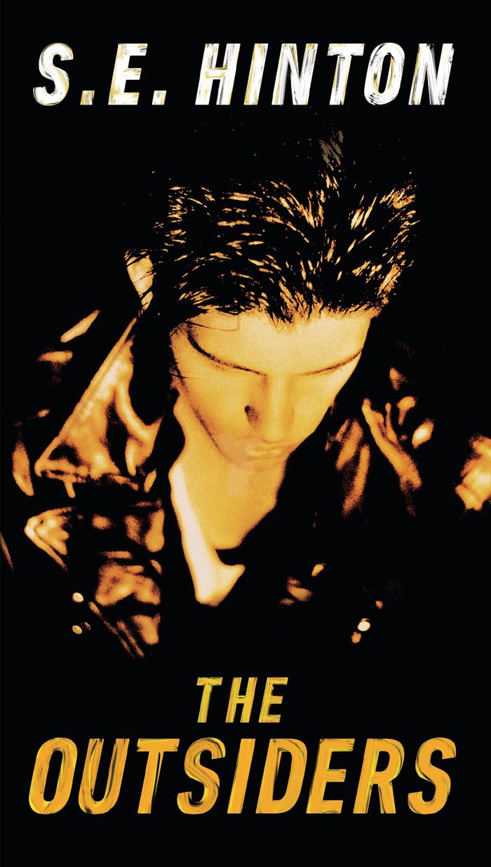 Couverture du livre « THE OUTSIDERS », librairie Les Contes Infusés à Corte