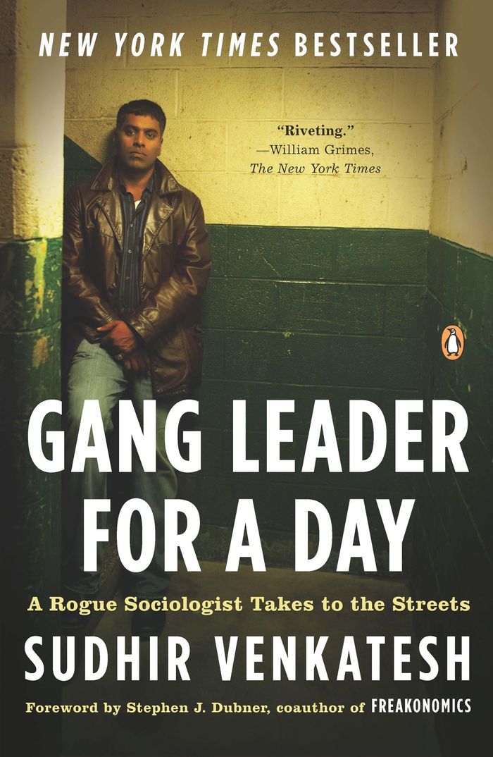 Couverture du livre « GANG LEADER FOR A DAY - A ROGUE SOCIOLOGIST TAKES TO THE STREETS » de Sudhir Venkatesh, librairie Les Contes Infusés à Corte