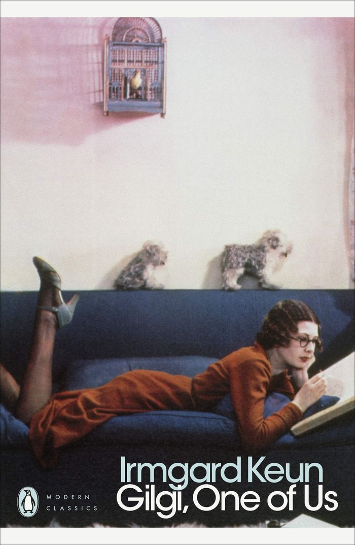 Couverture du livre « PENGUIN MODERN CLASSICS - GILGI, ONE OF US » de Irmgard Keun, librairie Les Contes Infusés à Corte