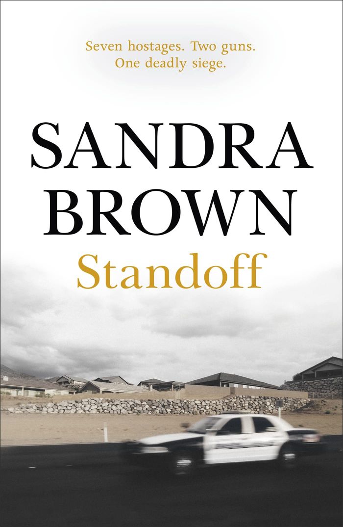 Couverture du livre « STANDOFF - THE GRIPPING THRILLER FROM #1 NEW YORK TIMES BESTSELLER » de Sandra Brown, librairie Les Contes Infusés à Corte
