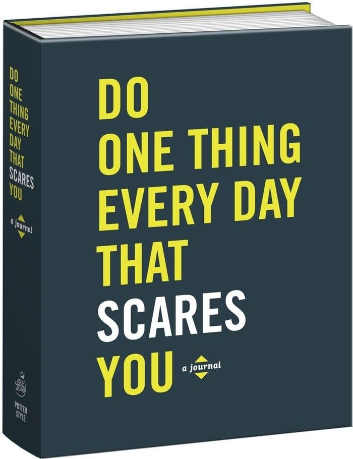 Couverture du livre « DO ONE THING EVERY DAY JOURNALS - DO ONE THING EVERY DAY THAT SCARES YOU - A JOURNAL », librairie Les Contes Infusés à Corte