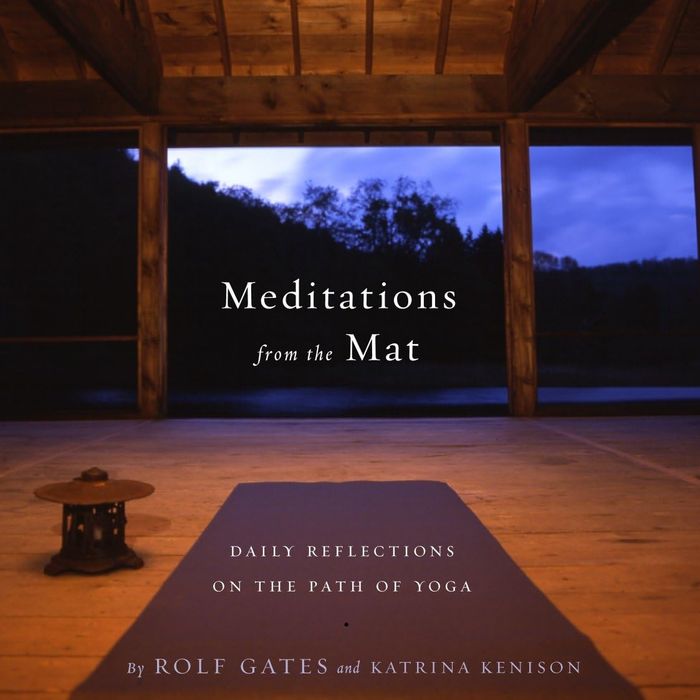 Couverture du livre « MEDITATIONS FROM THE MAT - DAILY REFLECTIONS ON THE PATH OF YOGA » de Gates/kenison, librairie Les Contes Infusés à Corte