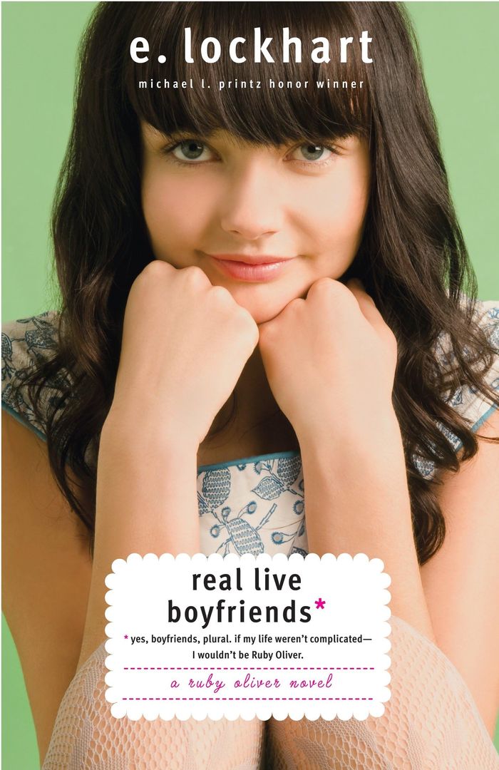Couverture du livre « RUBY OLIVER QUARTET - REAL LIVE BOYFRIENDS - YES. BOYFRIENDS, PLURAL. IF MY LIFE WEREN'T COMPLICATED » de E. Lockhart, librairie Les Contes Infusés à Corte