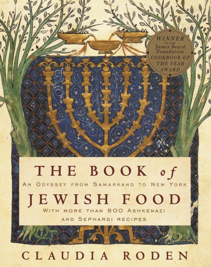 Couverture du livre « THE BOOK OF JEWISH FOOD - AN ODYSSEY FROM SAMARKAND TO NEW YORK: A COOKBOOK » de Claudia Roden, librairie Les Contes Infusés à Corte