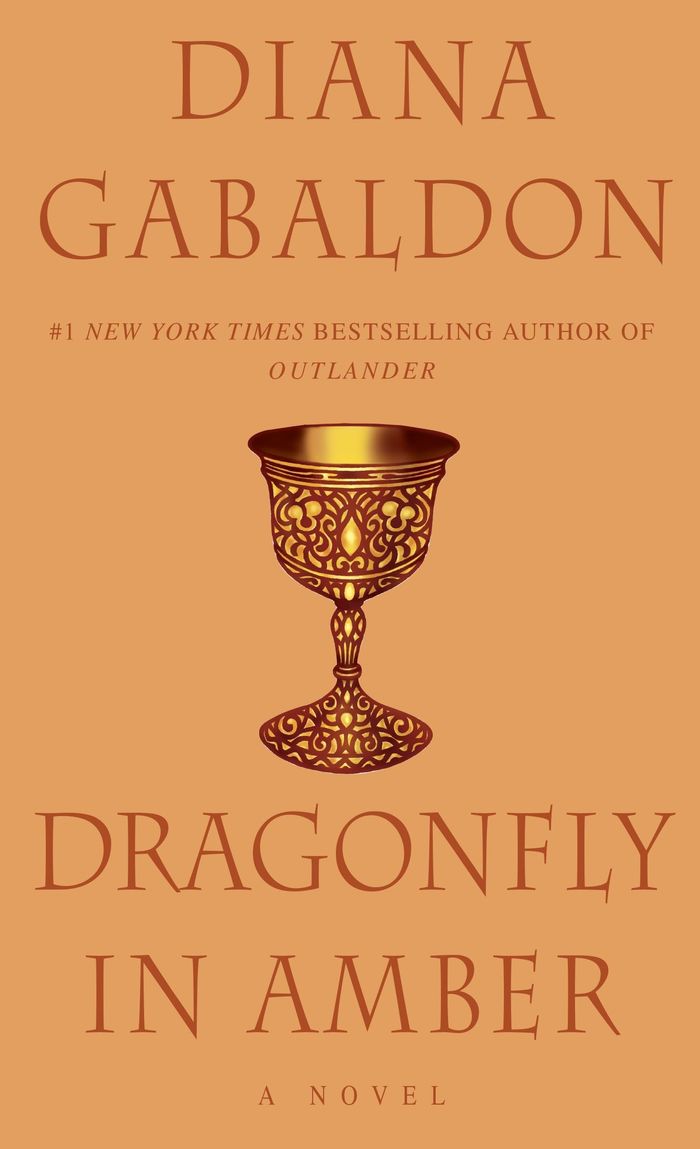 Couverture du livre « OUTLANDER - DRAGONFLY IN AMBER - A NOVEL » de Diana Gabaldon, librairie Les Contes Infusés à Corte