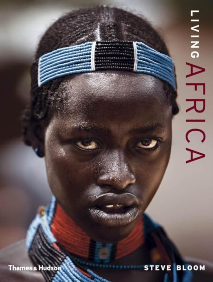 Couverture du livre « LIVING AFRICA (LIMITED EDITION WITH LANDSCAPE PRINT) /ANGLAIS » de Steve Bloom, librairie Les Contes Infusés à Corte