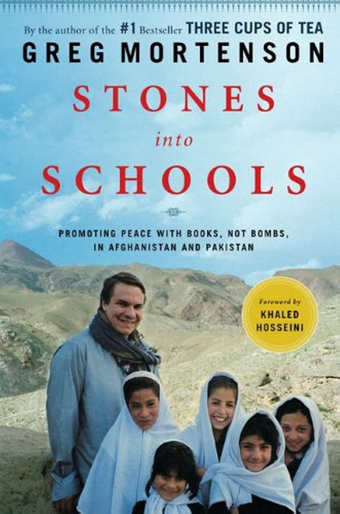 Couverture du livre « STONES INTO SCHOOLS » de Mortenson, Greg, librairie Les Contes Infusés à Corte