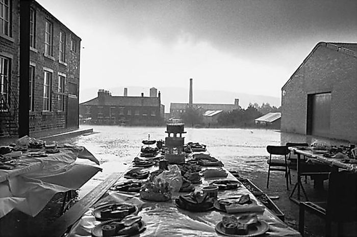 Couverture du livre « FETE SUR JUBILEE STREET ELLAND » de Martin Parr, librairie Les Contes Infusés à Corte