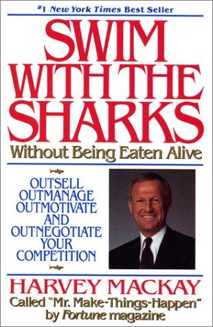 Couverture du livre « SWIM WITH THE SHARKS WITHOUT BEING EATEN ALIVE » de Harvey Mackay, librairie Les Contes Infusés à Corte