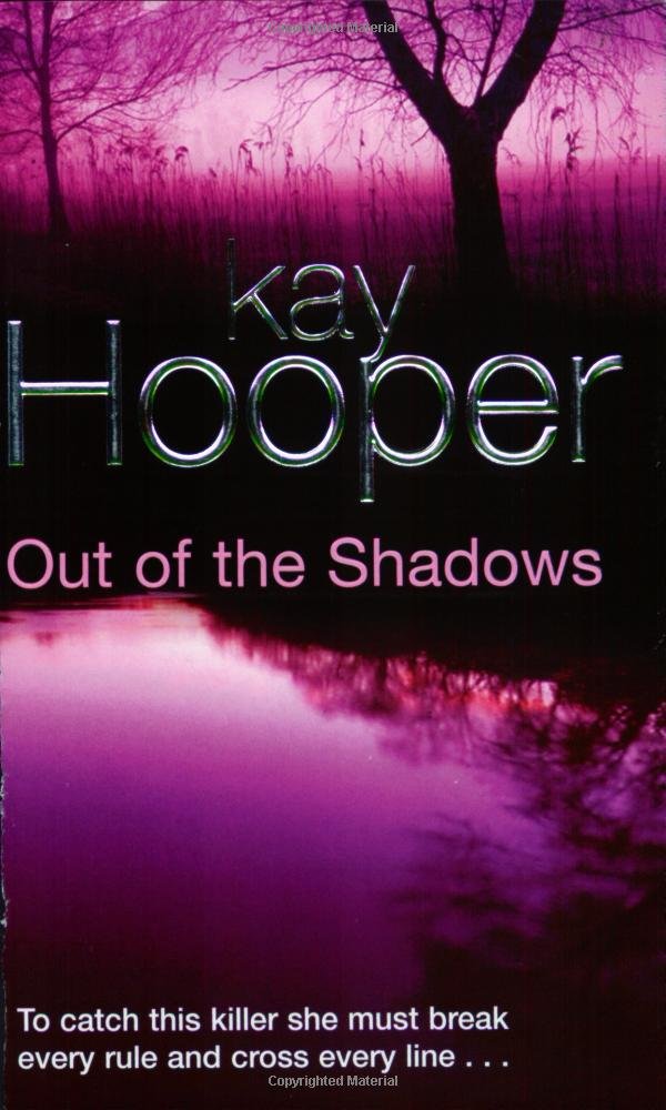 Couverture du livre « OUT OF THE SHADOWS » de Kay Hooper, librairie Les Contes Infusés à Corte