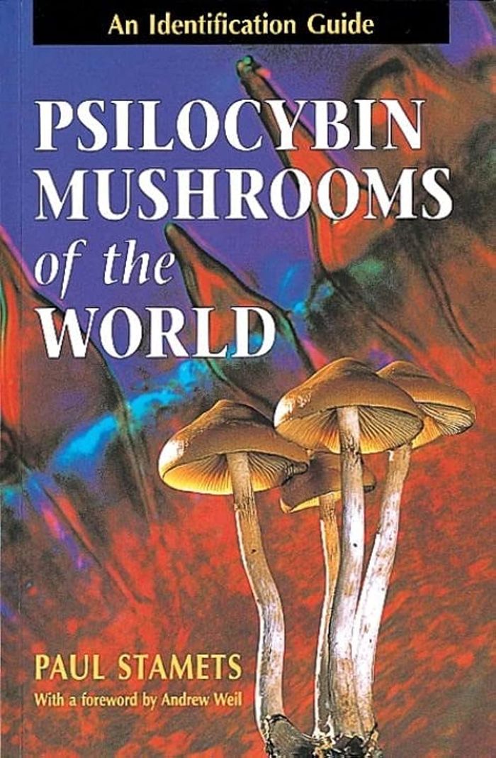 Couverture du livre « PSILOCYBIN MUSHROOMS OF THE WORLD - AN IDENTIFICATION GUIDE », librairie Les Contes Infusés à Corte