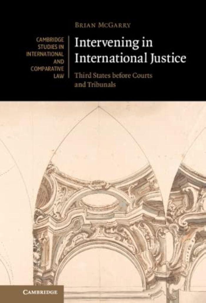 Couverture du livre « CAMBRIDGE STUDIES IN INTERNATIONAL AND COMPARATIVE LAW - INTERVENING IN INTERNATIONAL JUSTICE - THIR » de Brian Mcgarry, librairie Les Contes Infusés à Corte