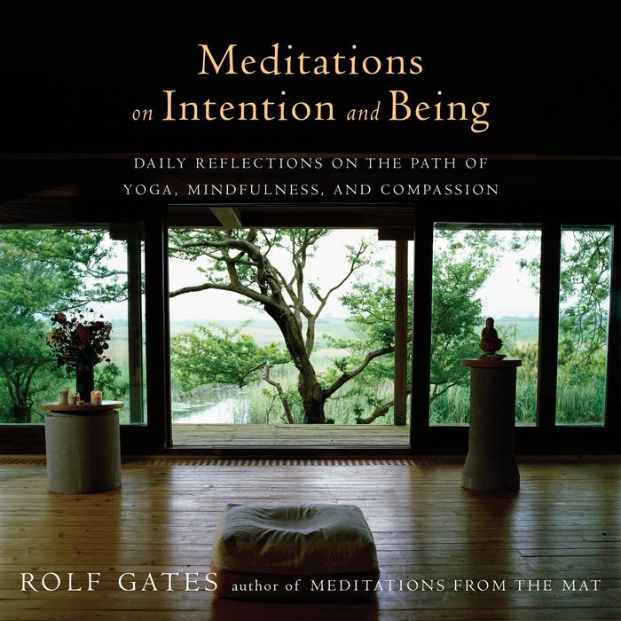 Couverture du livre « MEDITATIONS ON INTENTION AND BEING - DAILY REFLECTIONS ON THE PATH OF YOGA, MINDFULNESS, AND COMPASS » de Rolf Gates, librairie Les Contes Infusés à Corte