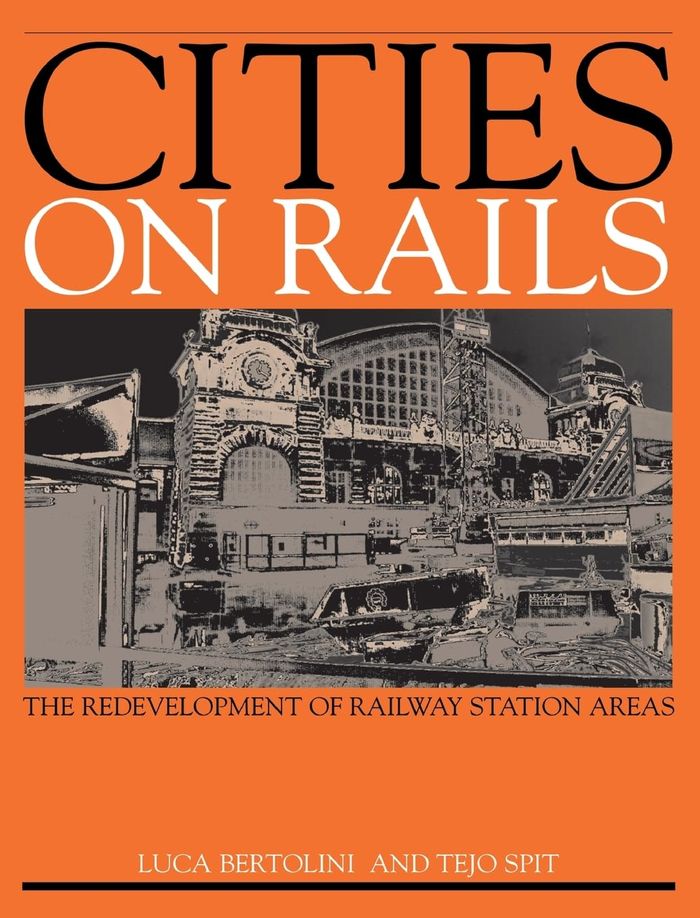 Couverture du livre « CITIES ON RAILS » de Bertolini, Spit Luca, librairie Les Contes Infusés à Corte