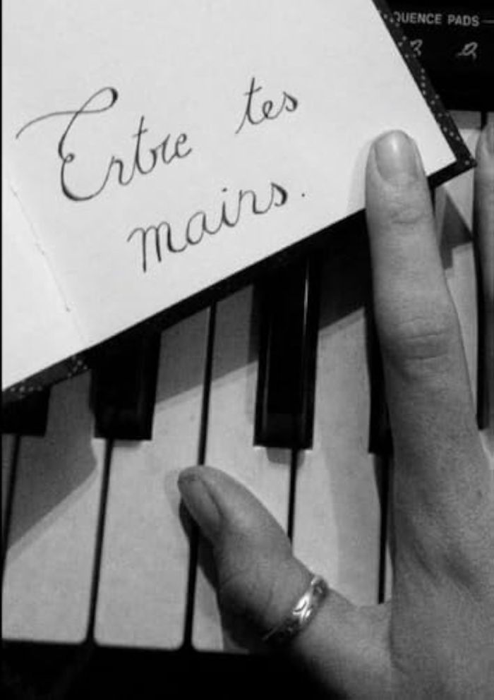 Couverture du livre « ENTRE TES MAINS. » de Adelaide S., librairie Les Contes Infusés à Corte