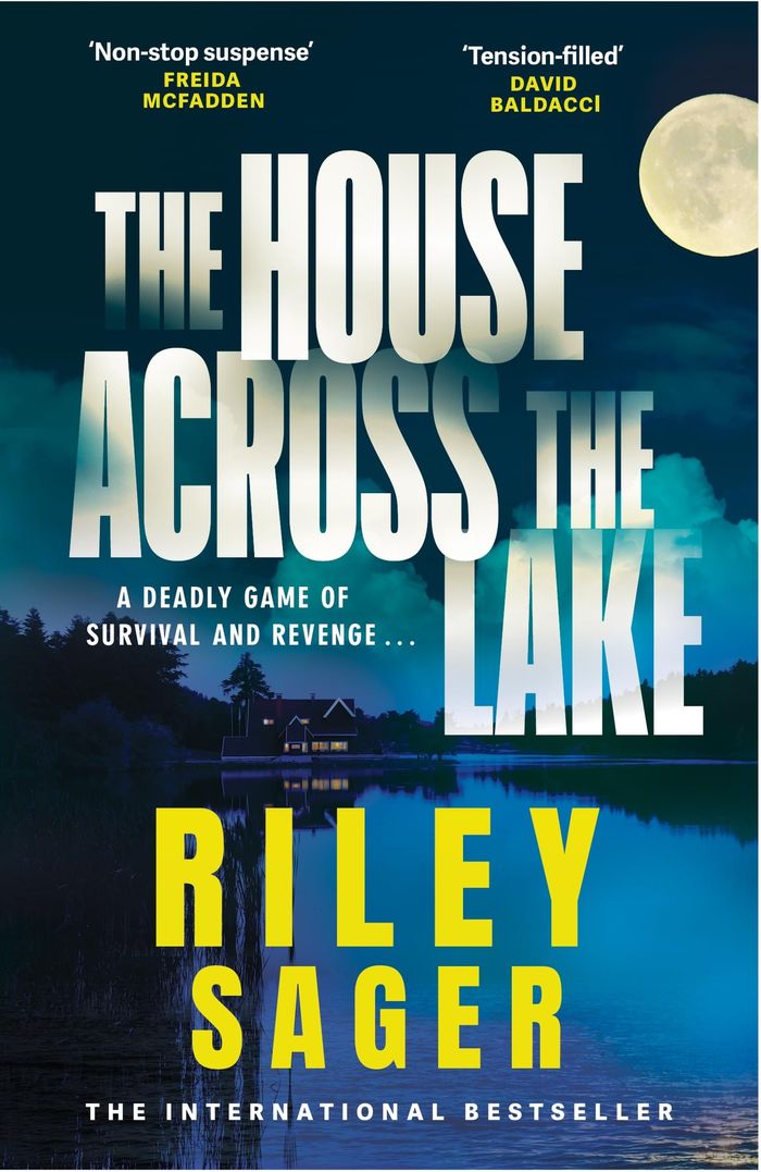 Couverture du livre « THE HOUSE ACROSS THE LAKE » de Sager, Riley, librairie Les Contes Infusés à Corte
