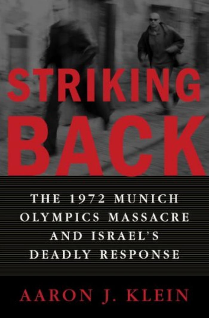 Couverture du livre « STRIKING BACK » de Klein, J. Aaron, librairie Les Contes Infusés à Corte