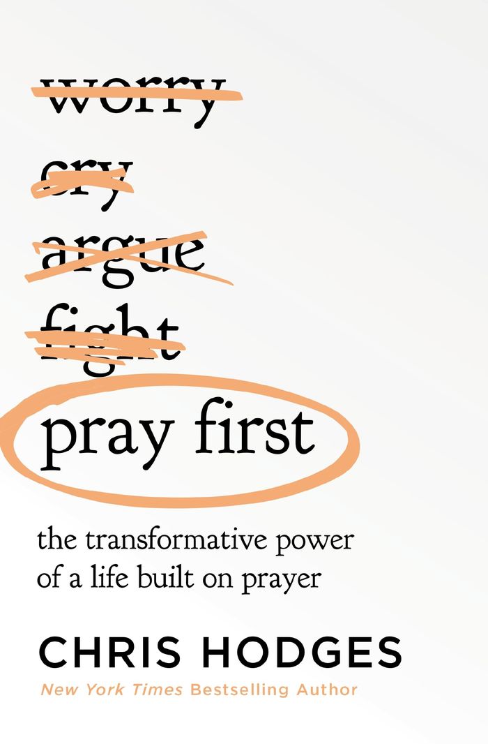 Couverture du livre « PRAY FIRST - THE TRANSFORMATIVE POWER OF A LIFE BUILT ON PRAYER » de Chris Hodges, librairie Les Contes Infusés à Corte