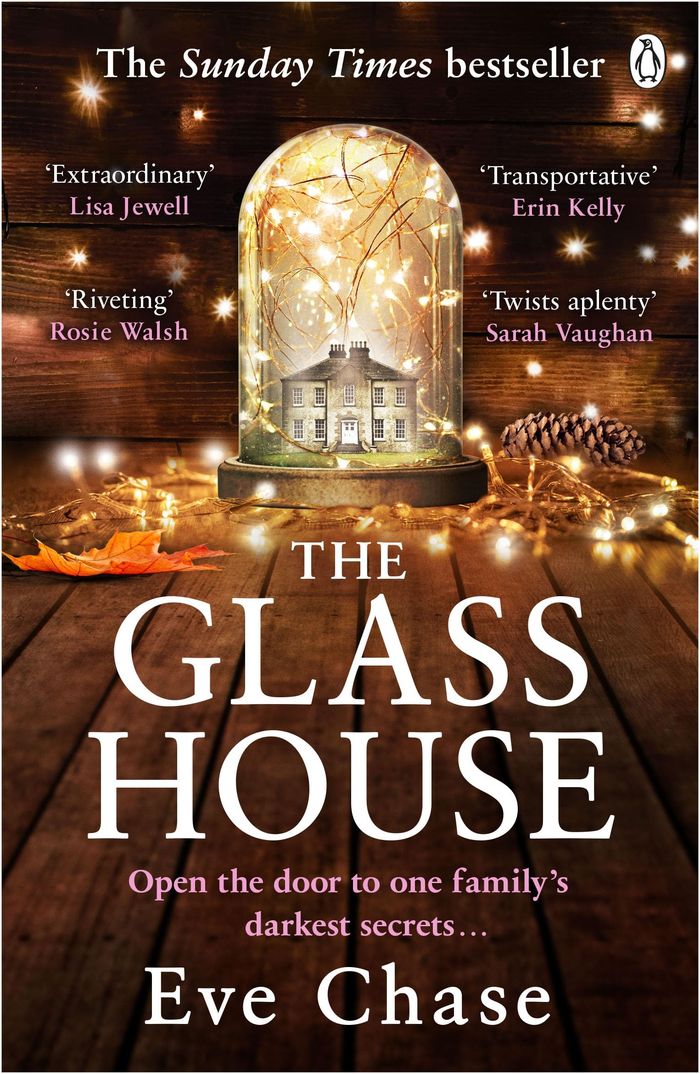Couverture du livre « THE GLASS HOUSE » de Eve Chase, librairie Les Contes Infusés à Corte