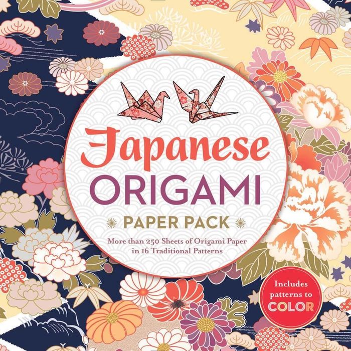 Couverture du livre « JAPANESE ORIGAMI PAPER PACK - MORE THAN 250 SHEETS OF ORIGAMI PAPER IN 16 TRADITIONAL PATTERNS », librairie Les Contes Infusés à Corte