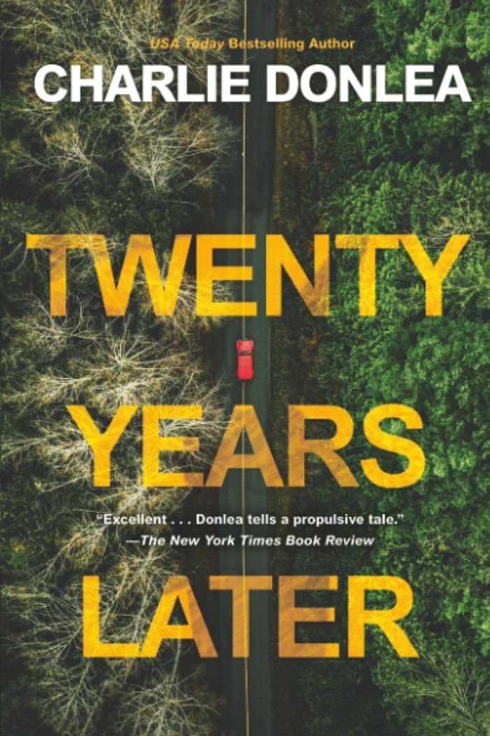Couverture du livre « TWENTY YEARS LATER - A RIVETING NEW THRILLER » de Charlie Donlea, librairie Les Contes Infusés à Corte