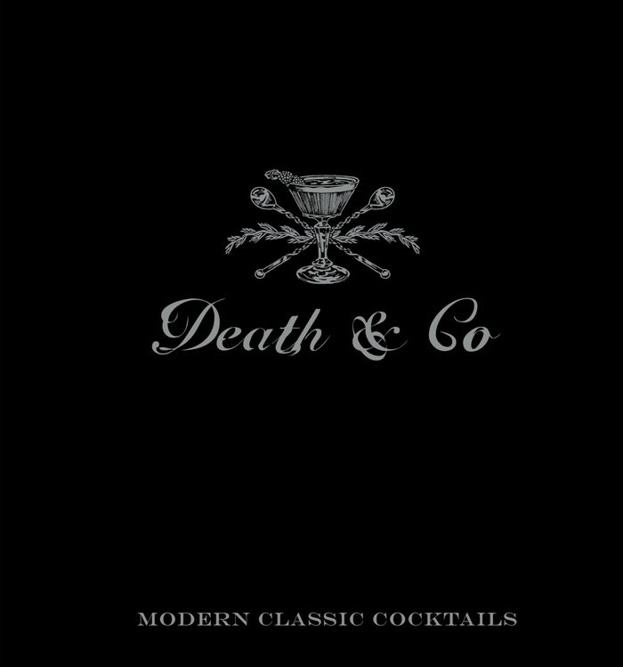 Couverture du livre « DEATH & CO - MODERN CLASSIC COCKTAILS, WITH MORE THAN 500 RECIPES », librairie Les Contes Infusés à Corte
