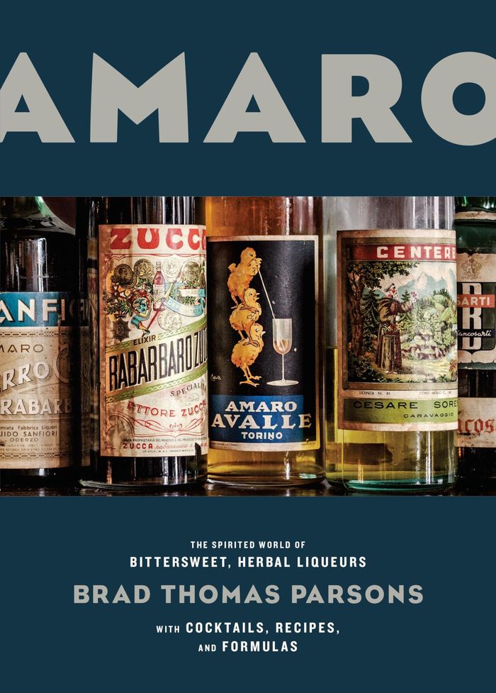 Couverture du livre « AMARO - THE SPIRITED WORLD OF BITTERSWEET, HERBAL LIQUEURS, WITH COCKTAILS, RECIPES, ANDFORMULAS » de Parsons Brad Thomas, librairie Les Contes Infusés à Corte