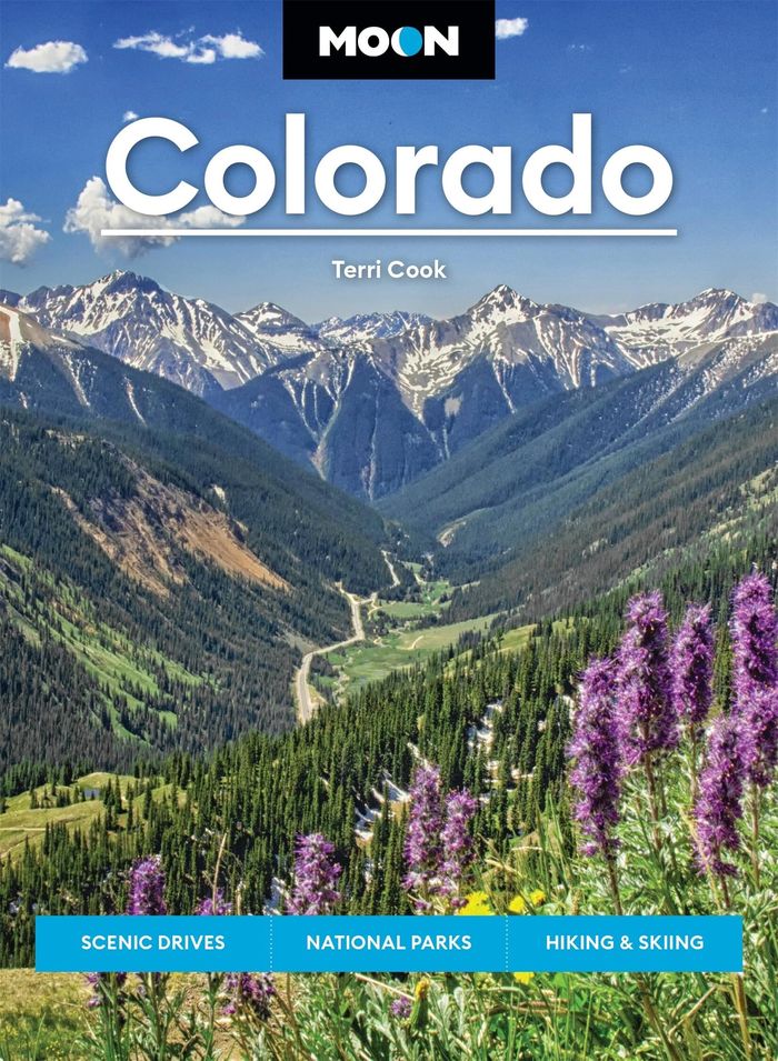 Couverture du livre « MOON COLORADO (ELEVENTH EDITION) - SCENIC DRIVES, NATIONAL PARKS, BEST HIKES » de Terri Cook, librairie Les Contes Infusés à Corte