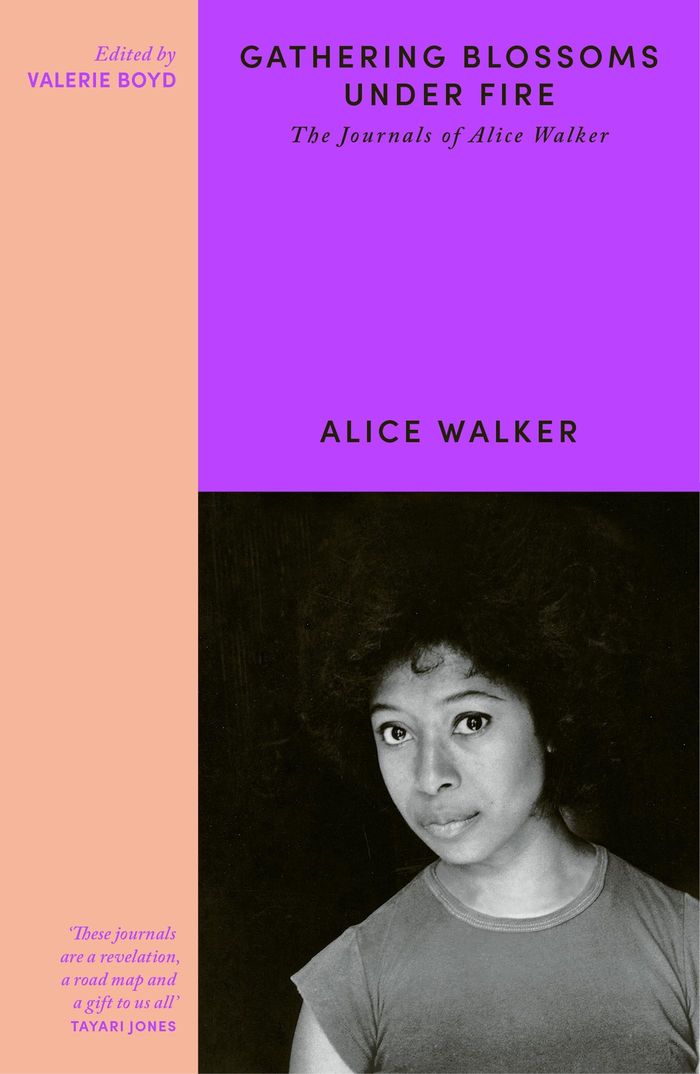 Couverture du livre « GATHERING BLOSSOMS UNDER FIRE » de Walker, Alice, librairie Les Contes Infusés à Corte