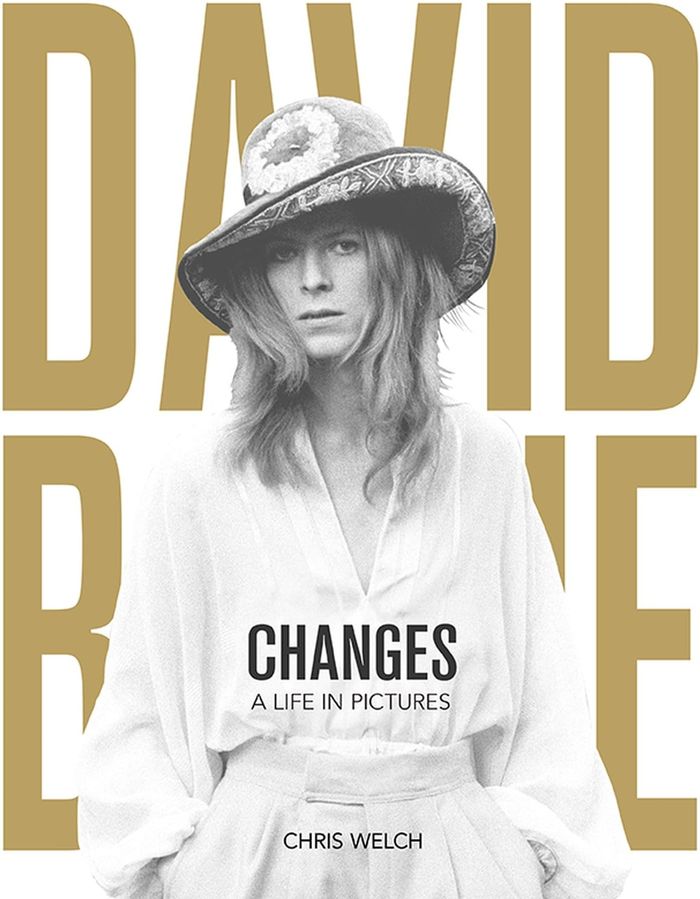 Couverture du livre « DAVID BOWIE CHANGES -A LIFE IN PICTURES » de Welch Chris, librairie Les Contes Infusés à Corte
