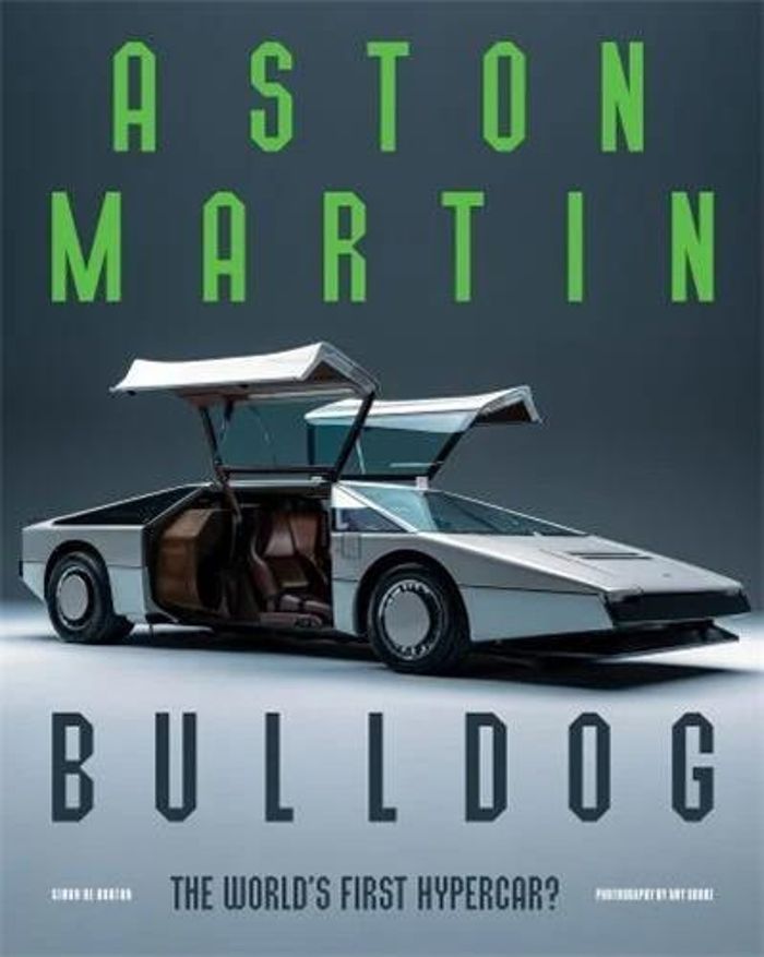 Couverture du livre « ASTON MARTIN BULLDOG /ANGLAIS » de De Burton Simon, librairie Les Contes Infusés à Corte