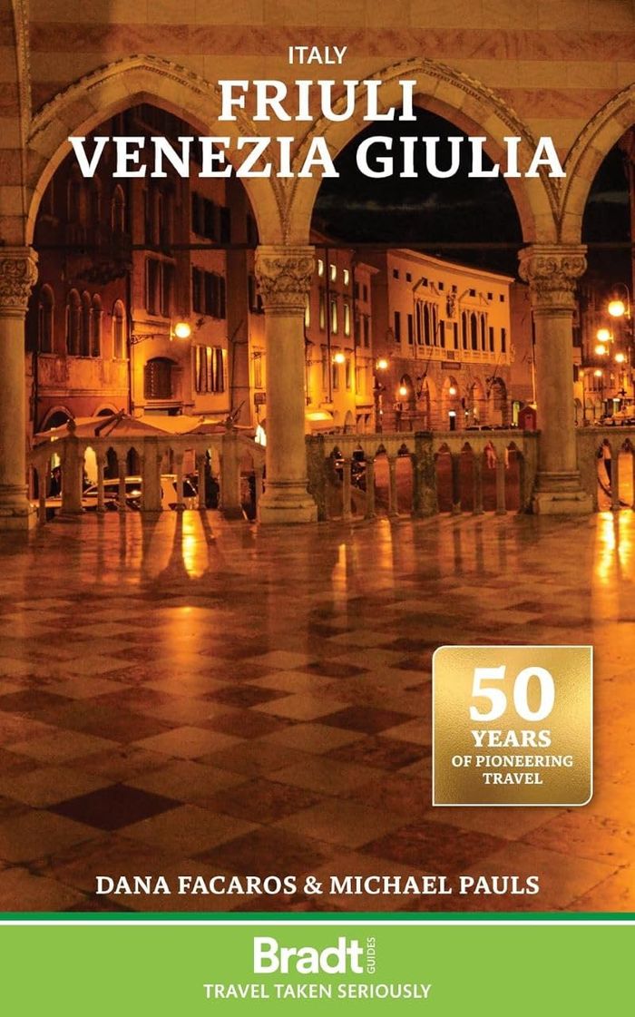 Couverture du livre « ITALY: FRIULI VENEZIA GIULIA - INCLUDING TRIESTE, UDINE, THE JULIAN ALPS AND CARNIA » de Facaros/pauls, librairie Les Contes Infusés à Corte