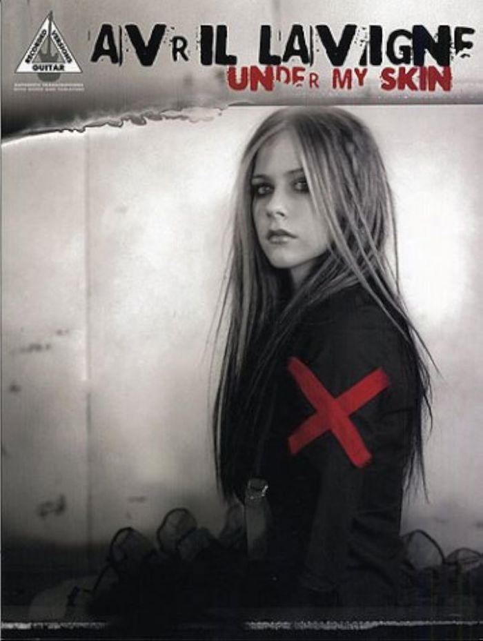 Couverture du livre « LAVIGNE AVRIL UNDER MY SKIN TAB », librairie Les Contes Infusés à Corte