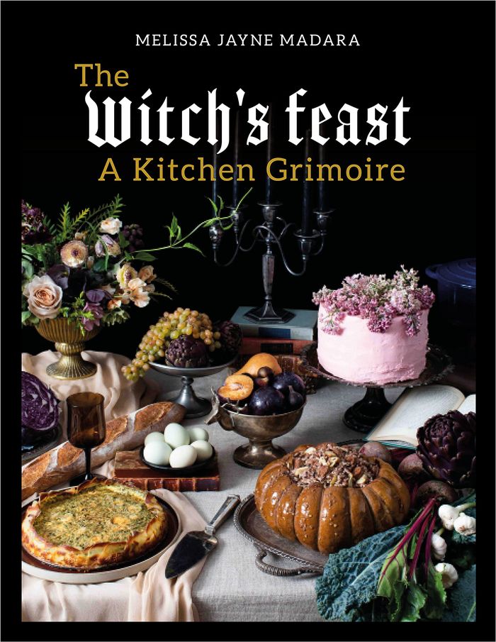 Couverture du livre « THE WITCH'S FEAST - A KITCHEN GRIMOIRE - NOUVELLE EDITION », librairie Les Contes Infusés à Corte