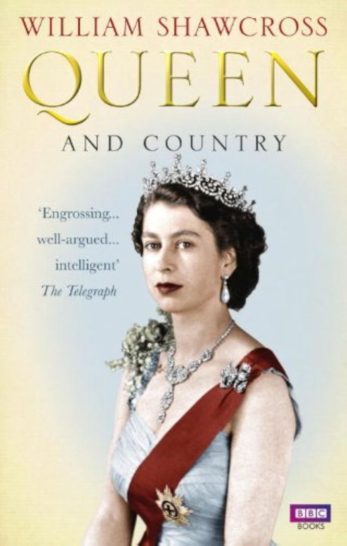 Couverture du livre « QUEEN AND COUNTRY », librairie Les Contes Infusés à Corte