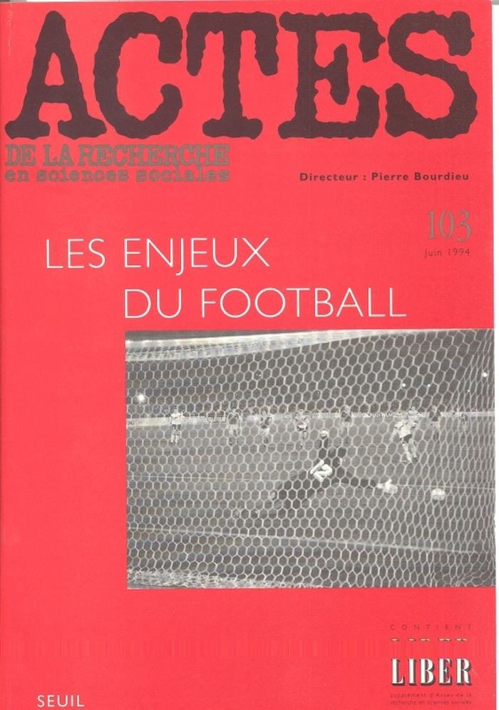 Couverture du livre « ACTES DE LA RECHERCHE EN SCIENCES SOCIALES, N 103 - LES ENJEUX DU FOOTBALL » de Collectif, librairie Les Contes Infusés à Corte