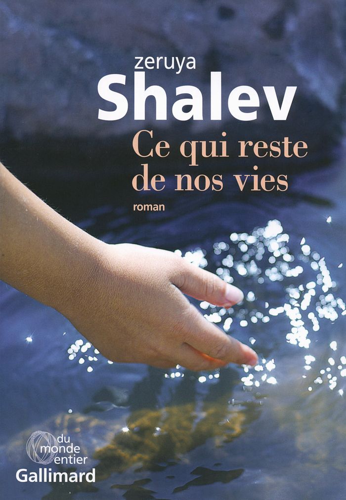 Couverture du livre « Ce qui reste de nos vies : roman » de Zeruya Shalev, librairie Les Contes Infusés à Corte