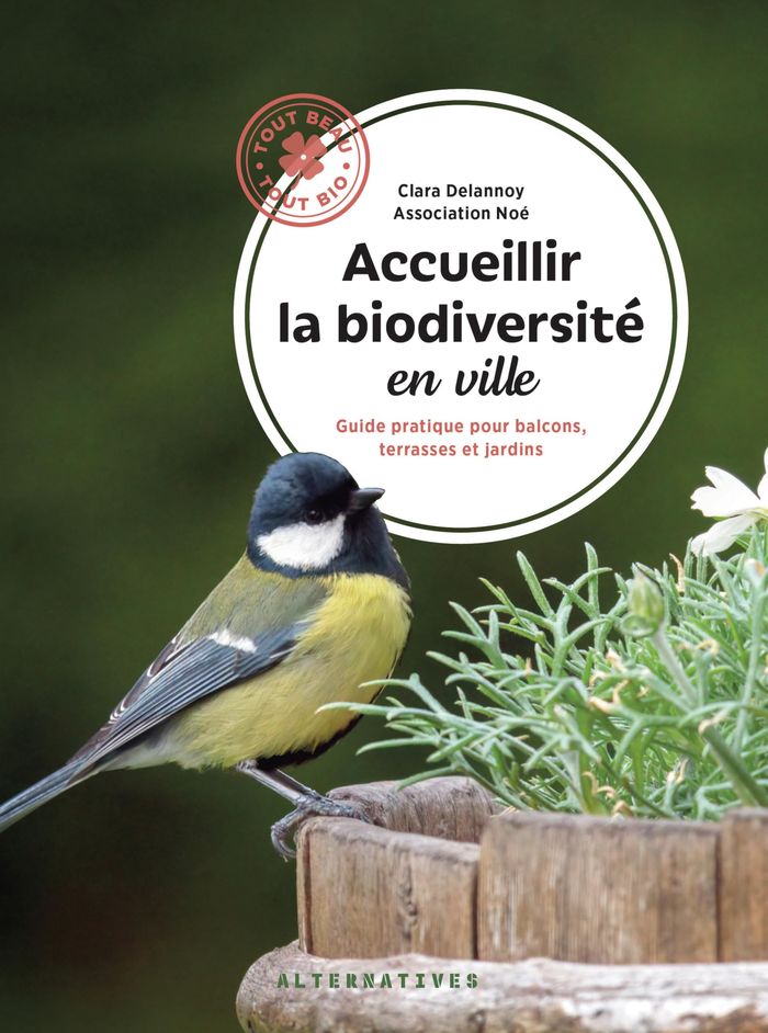 Couverture du livre « Accueillir la biodiversité en ville : guide pratique pour balcons, terrasses et jardins » de Clara Delannoy, librairie Les Contes Infusés à Corte