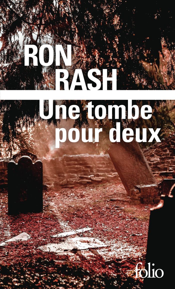 Couverture du livre « UNE TOMBE POUR DEUX », librairie Les Contes Infusés à Corte