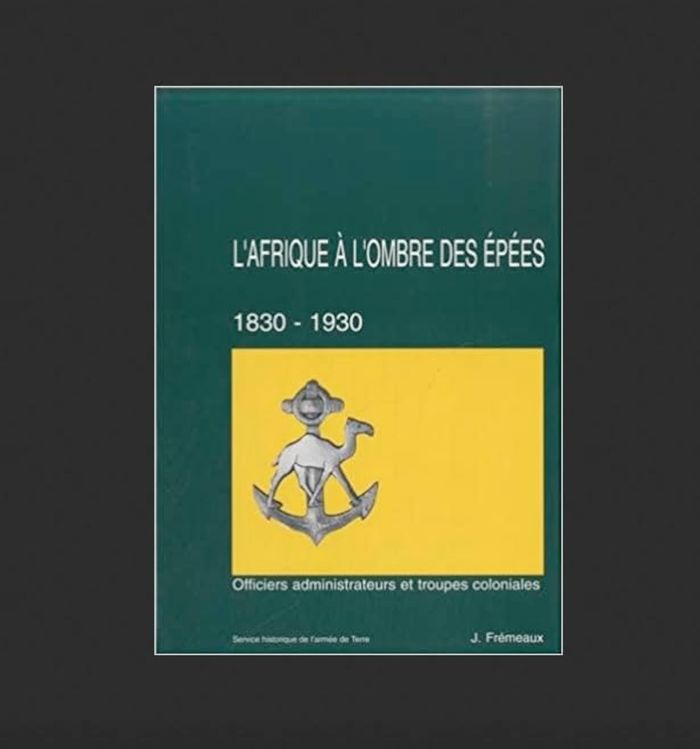Couverture du livre « L'AFRIQUE A L'OMBRE DES EPEES. TOME 2, OFFICIERS ADMINISTRATEURS ET TROUPES COLONIALES » de J. Fremeaux, librairie Les Contes Infusés à Corte